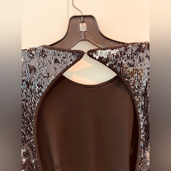 NAEEM KHAN Silver Black Sequin Sheath Open Back Dress - Picture 8 of 16